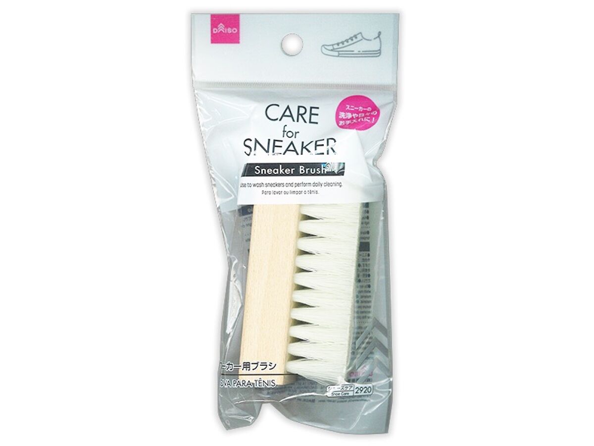 Daiso Sneaker Brush FrontPackage