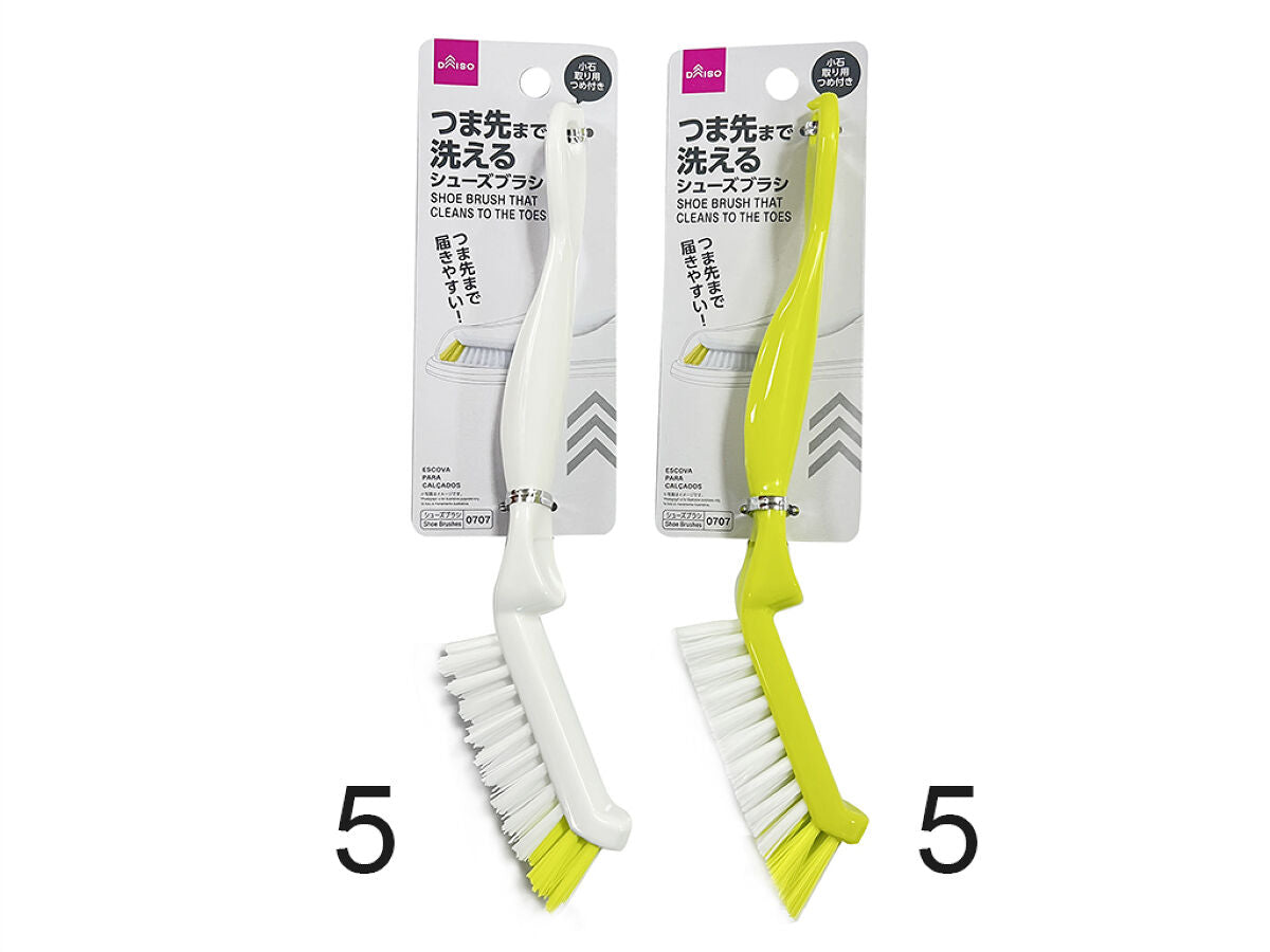 Daiso SHOE BRUSH THAT CLEANS TO THE TOES FrontPackage