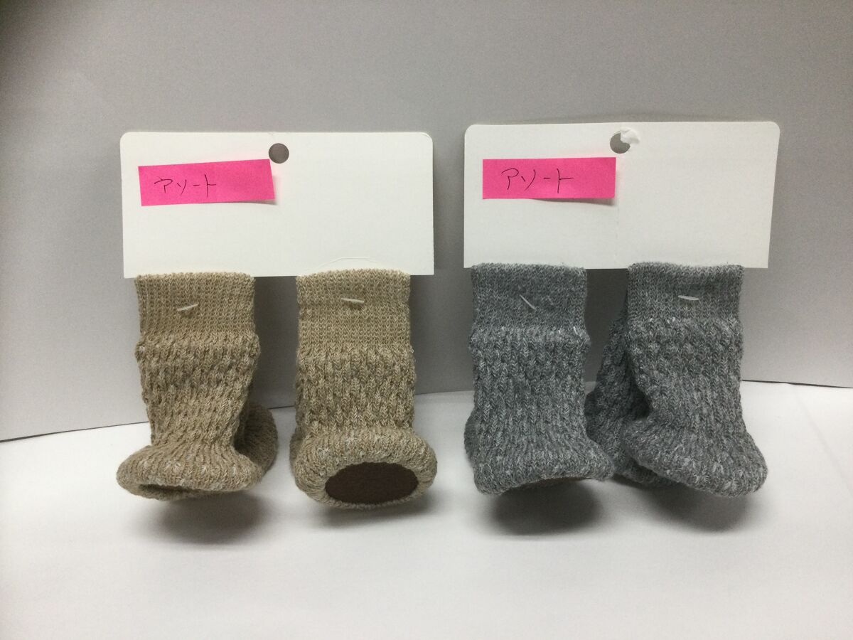 Daiso Easy to slide Chair Leg Socks(Beige,Gray) FrontPackage