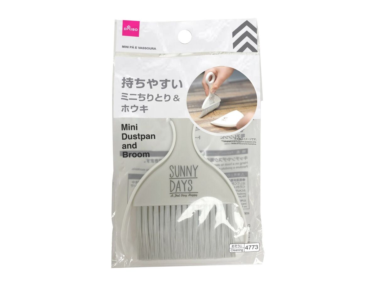 Daiso Mini Dustpan and Broom FrontPackage