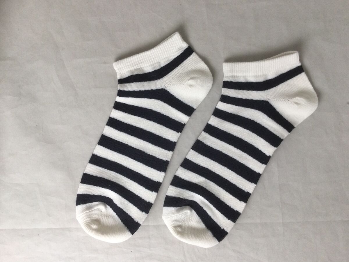 Daiso Short Socks (Water Absorbent,Quick-Drying,Ivory/Navy) FrontPackage